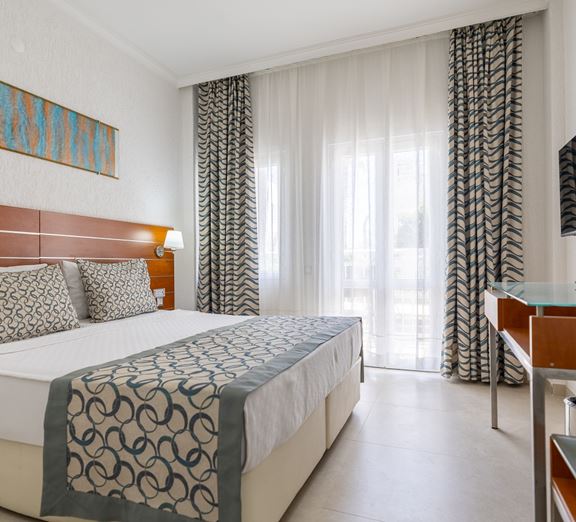 https://content.coraltravel.ro/resize/576x522/media/image/1/6436/638811887578904864.jpg