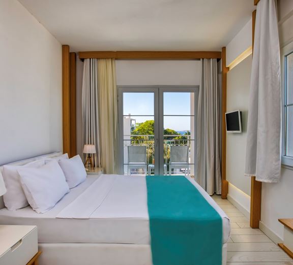 https://content.coraltravel.ro/resize/576x522/media/image/1/702/638520057963142724.jpg