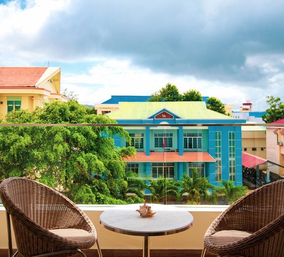 https://content.coraltravel.ro/resize/576x522/media/image/41/24077/638602748185222562.jpg