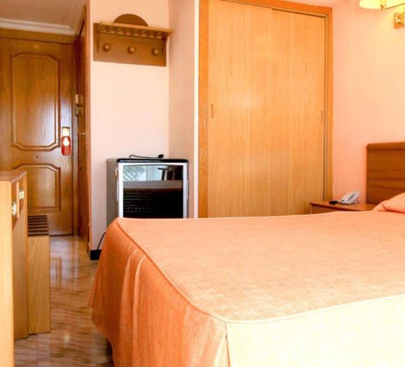 https://content.coraltravel.ro/resize/576x522/media/image/42/3001/637165104180055009.jpeg