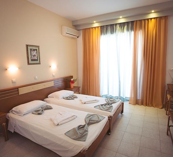 https://content.coraltravel.ro/resize/576x522/media/image/43/1381/637014700616349472.jpg