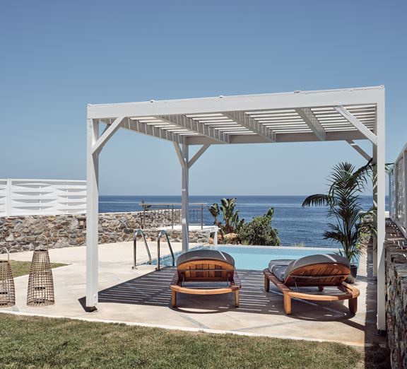 https://content.coraltravel.ro/resize/576x522/media/image/43/24436/638375513815503137.jpg