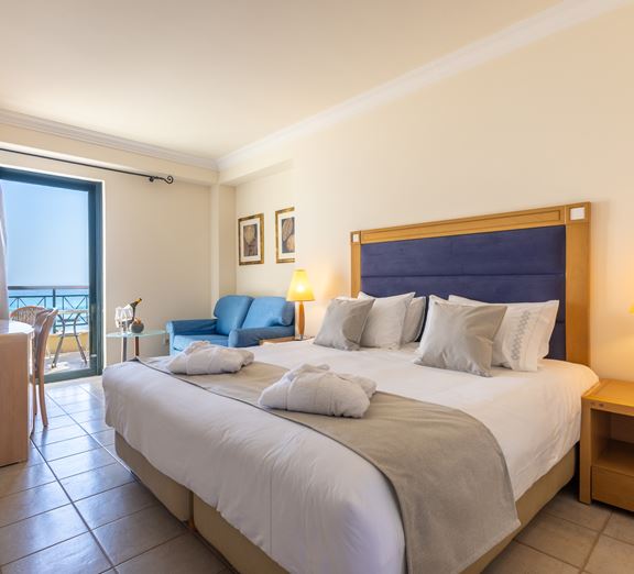 https://content.coraltravel.ro/resize/576x522/media/image/43/7173/638802493077550579.jpg